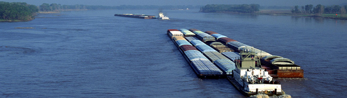 Tugboat traveling up the Mississippi River